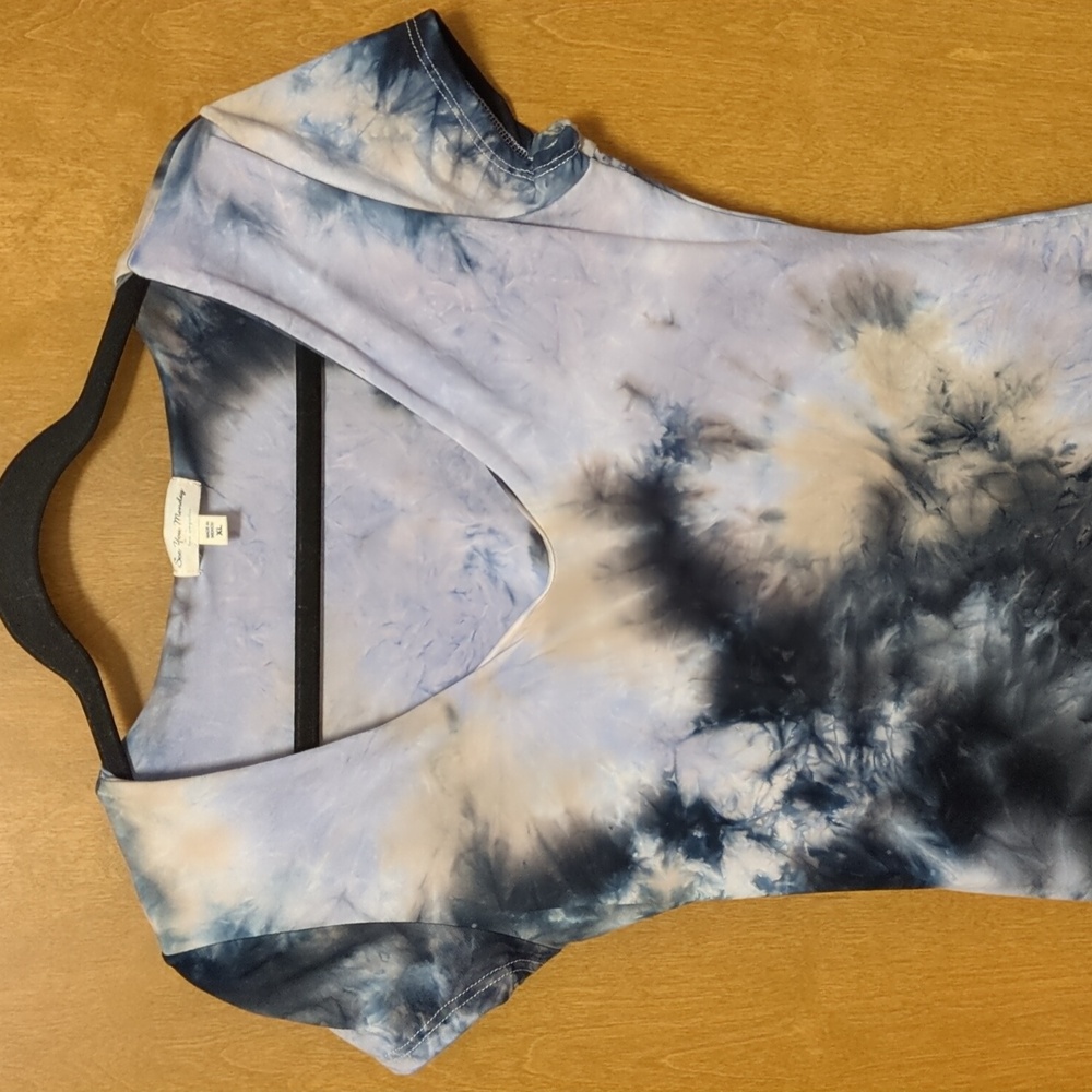 See You Monday Tie-Dye Dress - Body Skimming - Hour Glass - Lightweight - EUC - Picture 5 of 11